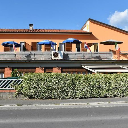 Hotel Sole Marina di Massa Luaran gambar