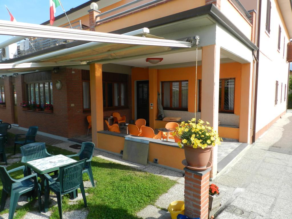 Hotel Sole Marina di Massa Luaran gambar